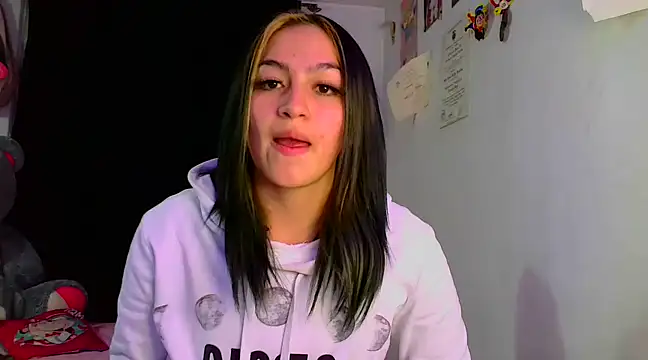 Snapshot of lucycherry__ chatting on December 11, 2:19 am lucycherry online show from December 11, 2:19 am