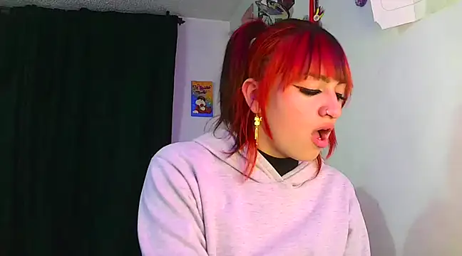 Snapshot of lucycherry__ chatting on January 22, 1:10 am lucycherry online show from January 22, 1:10 am