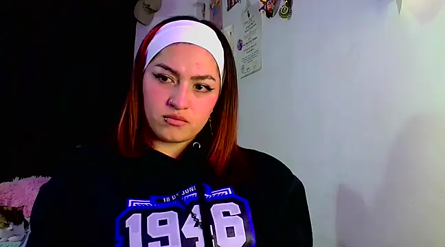 Snapshot of lucycherry__ chatting on March 6, 3:46 am lucycherry online show from March 6, 3:46 am