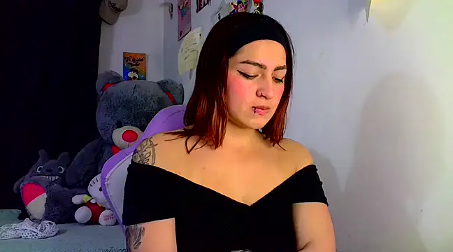 Snapshot of lucycherry__ chatting on March 11, 2:54 am lucycherry online show from March 11, 2:54 am