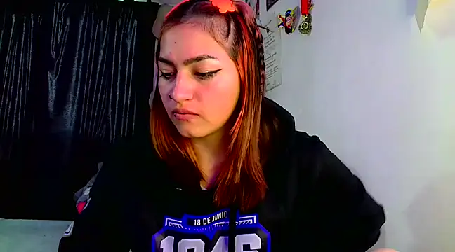 Snapshot of lucycherry__ chatting on March 18, 12:14 pm lucycherry online show from March 18, 12:14 pm