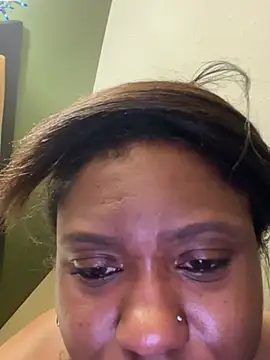 Snapshot of PrettyGal_Tingz chatting on March 9, 12:31 pm PrettyGal Tingz online show from March 9, 12:31 pm