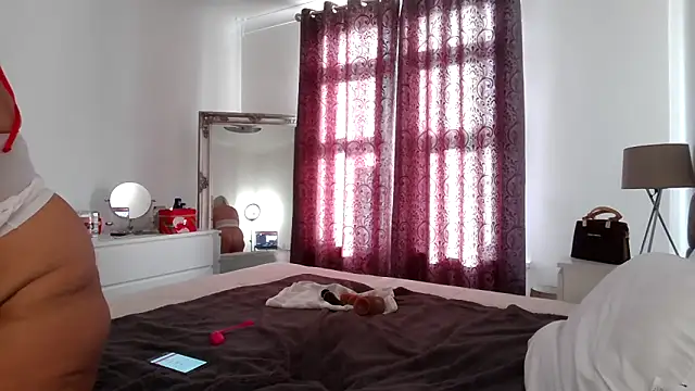 Snapshot of TanyaTaylor45 chatting on November 12, 1:11 pm TanyaTaylor45 online show from November 12, 1:11 pm