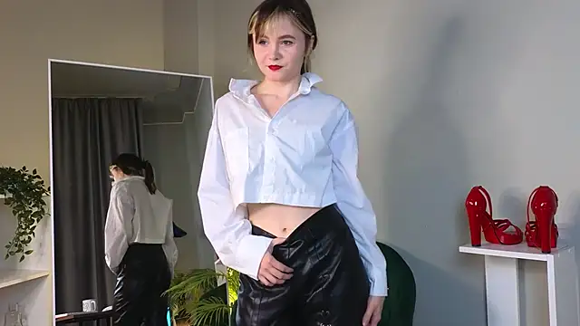 CiriRianonn online show from September 22, 4:25 am