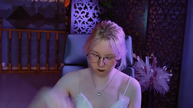 NancyMartinez online show from December 28, 1:06 pm