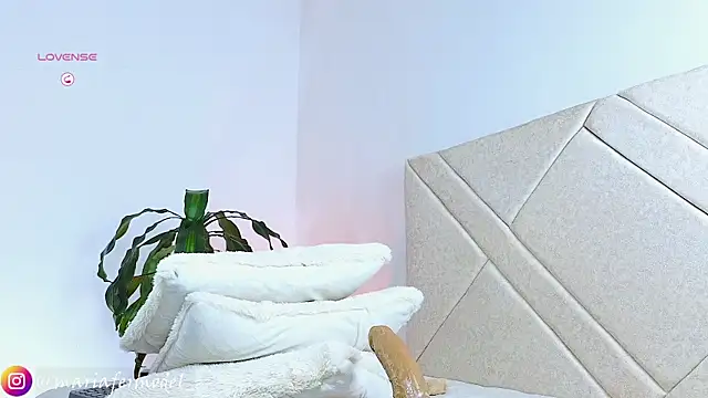 Mariafer05 online show from March 4, 8:05 pm