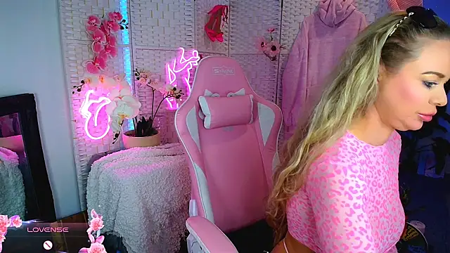 EllieKarrX online show from January 13, 10:24 pm