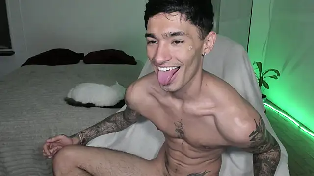 Damon  333 online show from April 16, 3:18 am