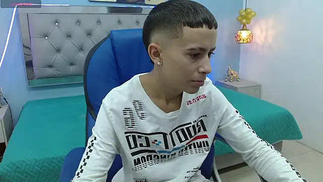 Snapshot of Xavii18 chatting on February 1, 5:16 pm Xavii18 online show from February 1, 5:16 pm