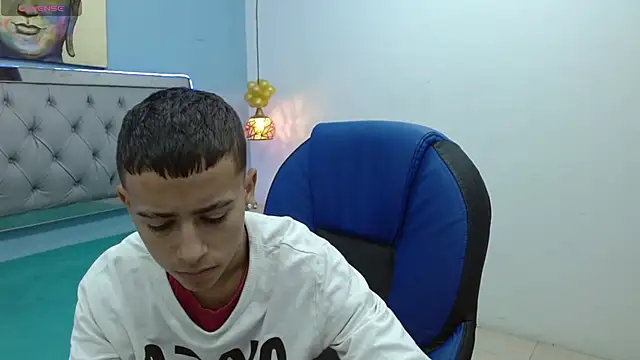 Snapshot of Xavii18 chatting on February 5, 1:00 pm Xavii18 online show from February 5, 1:00 pm