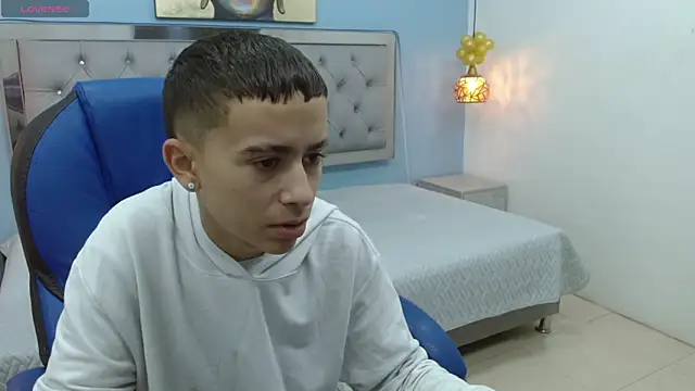 Snapshot of Xavii18 chatting on February 9, 12:19 pm Xavii18 online show from February 9, 12:19 pm