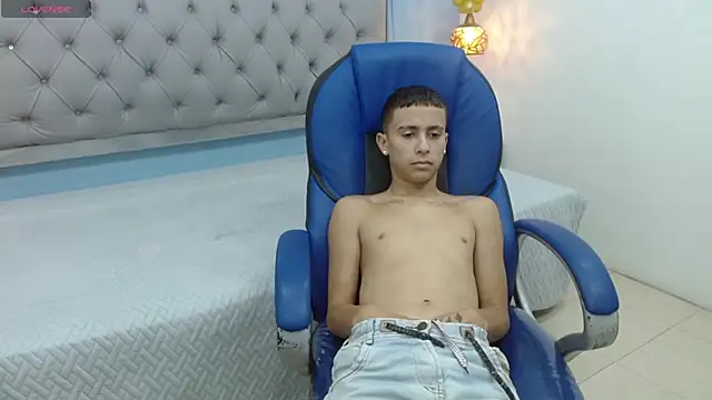 Snapshot of Xavii18 chatting on February 12, 4:11 pm Xavii18 online show from February 12, 4:11 pm