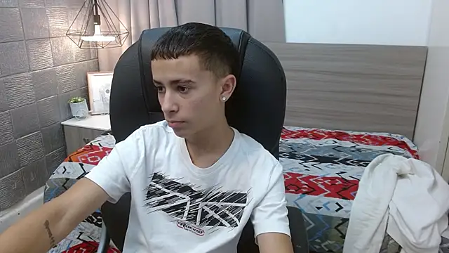 Snapshot of Xavii18 chatting on February 13, 2:42 pm Xavii18 online show from February 13, 2:42 pm