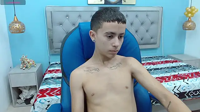 Snapshot of Xavii18 chatting on February 20, 1:19 pm Xavii18 online show from February 20, 1:19 pm