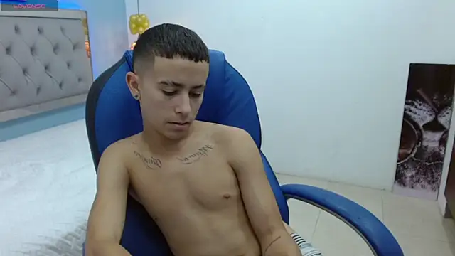 Snapshot of Xavii18 chatting on March 1, 4:00 pm Xavii18 online show from March 1, 4:00 pm