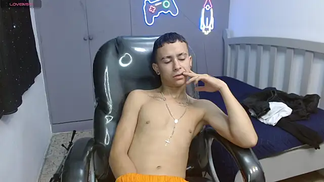 Snapshot of Xavii18 chatting on March 5, 4:13 pm Xavii18 online show from March 5, 4:13 pm