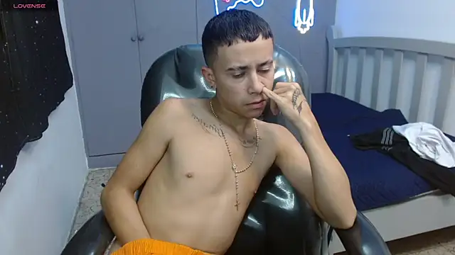 Snapshot of Xavii18 chatting on March 5, 7:17 pm Xavii18 online show from March 5, 7:17 pm