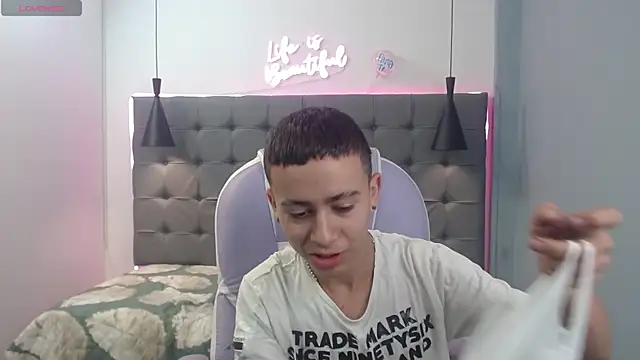 Snapshot of Xavii18 chatting on March 11, 1:01 pm Xavii18 online show from March 11, 1:01 pm