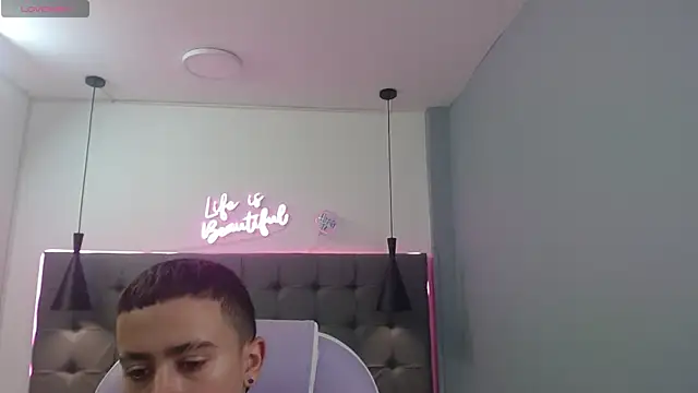 Snapshot of Xavii18 chatting on March 11, 4:29 pm Xavii18 online show from March 11, 4:29 pm