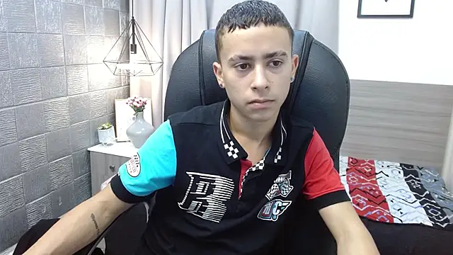 Snapshot of Xavii18 chatting on March 12, 1:30 pm Xavii18 online show from March 12, 1:30 pm