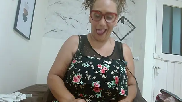 EvaMills1 online show from September 29, 9:08 pm