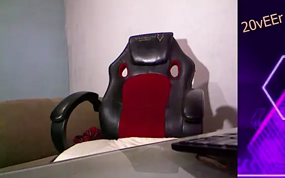 Snapshot of 20vEEr chatting on March 12, 12:53 am 20vEEr online show from March 12, 12:53 am