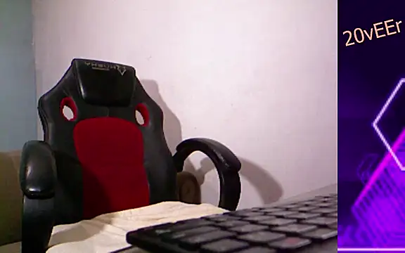 Snapshot of 20vEEr chatting on March 13, 1:43 am 20vEEr online show from March 13, 1:43 am