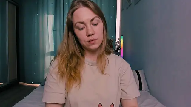 InsatiableFoxX online show from April 23, 6:14 am