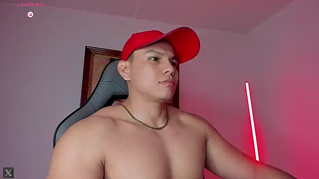 Snapshot of RoyConstance chatting on November 9, 4:44 am RoyConstance online show from November 9, 4:44 am