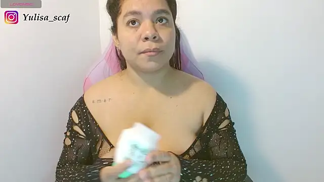 yulissa18 online show from May 12, 1:36 am