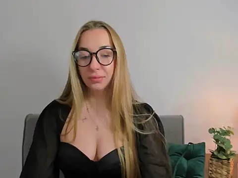 Snapshot of AriaDesire chatting on January 12, 6:39 am AriaDesire online show from January 12, 6:39 am