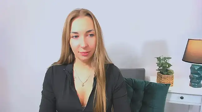 Snapshot of AriaDesire chatting on March 8, 7:16 am AriaDesire online show from March 8, 7:16 am