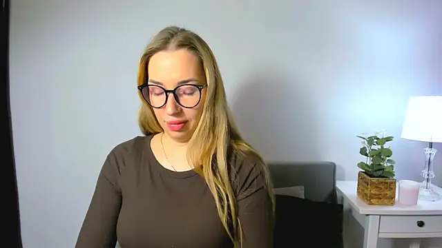 Snapshot of AriaDesire chatting on November 29, 6:16 am AriaDesire online show from November 29, 6:16 am