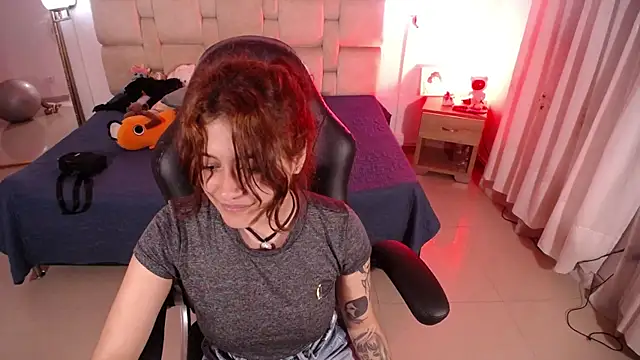 Snapshot of liz-beths chatting on December 7, 3:58 am liz-beths online show from December 7, 3:58 am