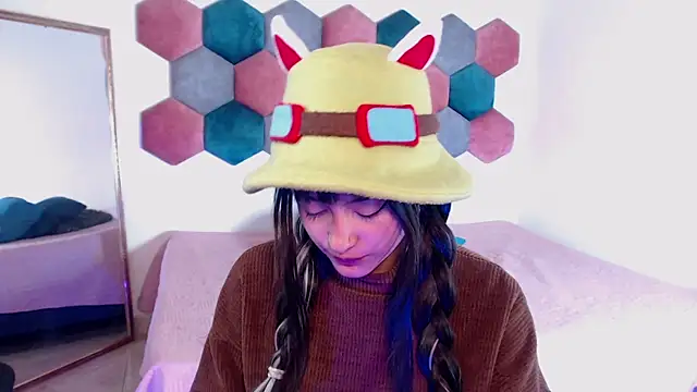 liz-beths online show from February 19, 1:39 pm