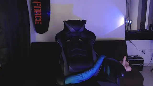 Snapshot of liz-beths chatting on October 20, 4:51 pm liz-beths online show from October 20, 4:51 pm