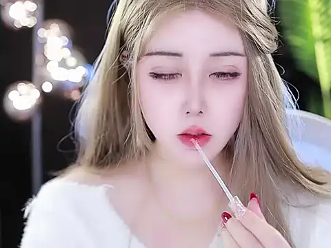 Qiaoqiao  online show from March 10, 4:14 pm