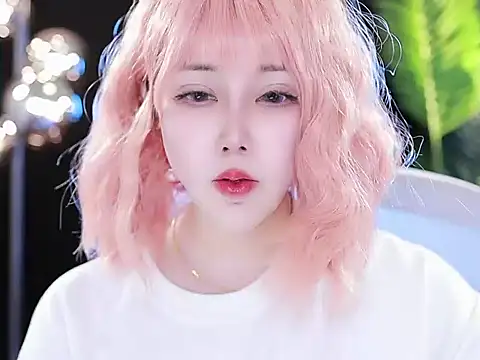 Qiaoqiao  online show from March 20, 12:43 pm