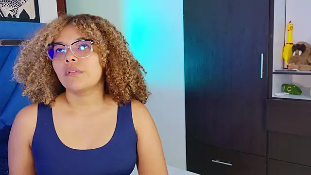 NiaColusi online show from February 12, 3:07 pm