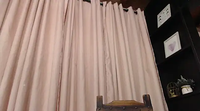 Snapshot of ysabel_sanchez4 chatting on March 8, 10:56 pm ysabel sanchez4 online show from March 8, 10:56 pm