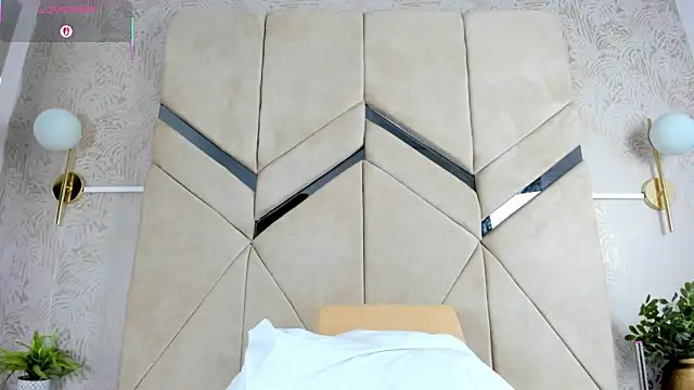 Snapshot of LilitRobins chatting on October 24, 9:44 pm LilitRobins online show from October 24, 9:44 pm