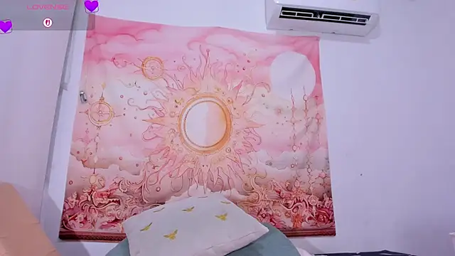 Snapshot of LilitRobins chatting on November 11, 9:26 pm LilitRobins online show from November 11, 9:26 pm