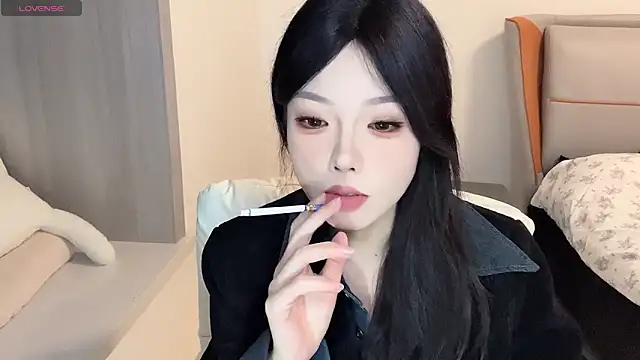 Q-ing online show from December 13, 2:05 pm