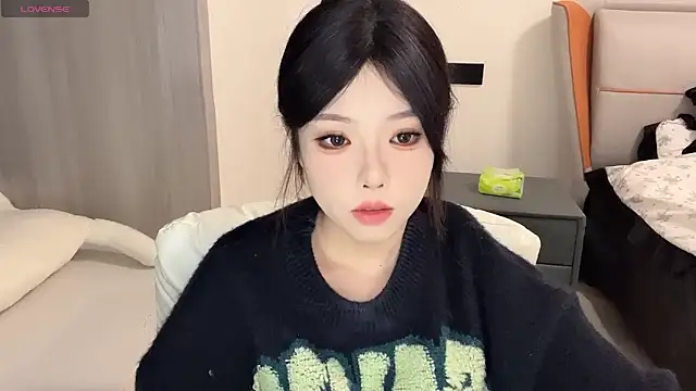 Q-ing online show from December 18, 12:07 pm