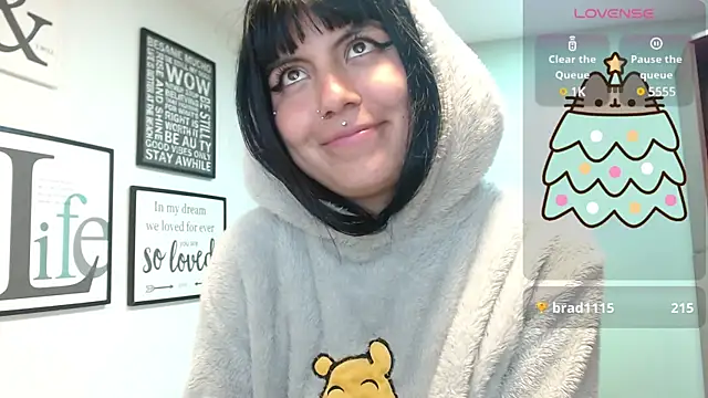 Snapshot of amy_adams1 chatting on December 4, 8:12 am amy adams1 online show from December 4, 8:12 am