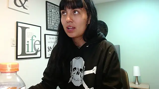 Snapshot of amy_adams1 chatting on February 13, 4:54 am amy adams1 online show from February 13, 4:54 am