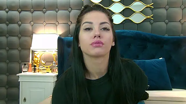 LeyaCass online show from February 2, 4:15 am