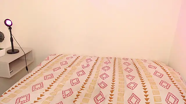 michaela cox online show from October 4, 7:23 pm