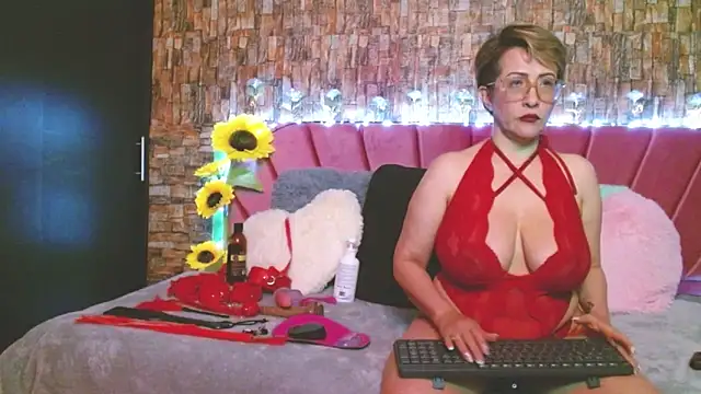 Snapshot of Isabelle_Lov18 chatting on December 21, 3:36 am Isabelle Lov18 online show from December 21, 3:36 am