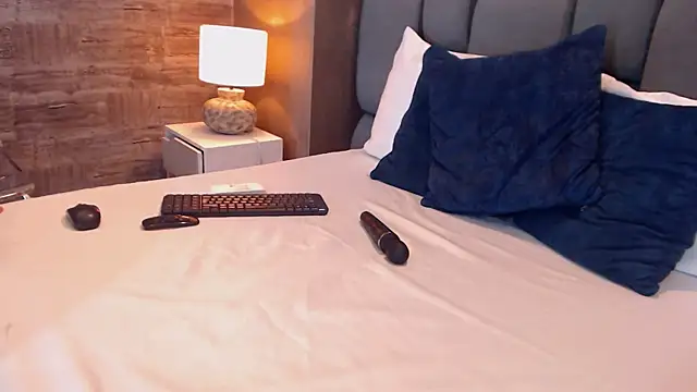 Snapshot of SophieWolkman chatting on February 17, 9:30 pm SophieWolkman online show from February 17, 9:30 pm